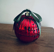 Load image into Gallery viewer, Christmas bauble artisan candle
